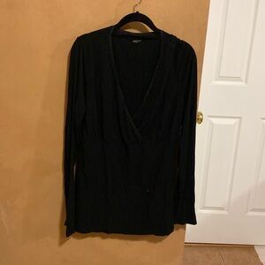 Gap maternity/nursing friendly shirt